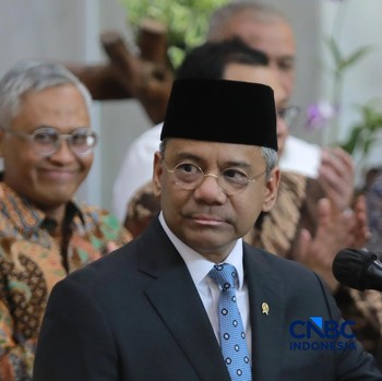 Suahasil Nazara memberikan keterangan pers kepada media di Gedung Djuanda Kementerian Keuangan, Jakarta, Senin, (14/9/2026). (CNBC Indonesia/Muhammad Sabki)