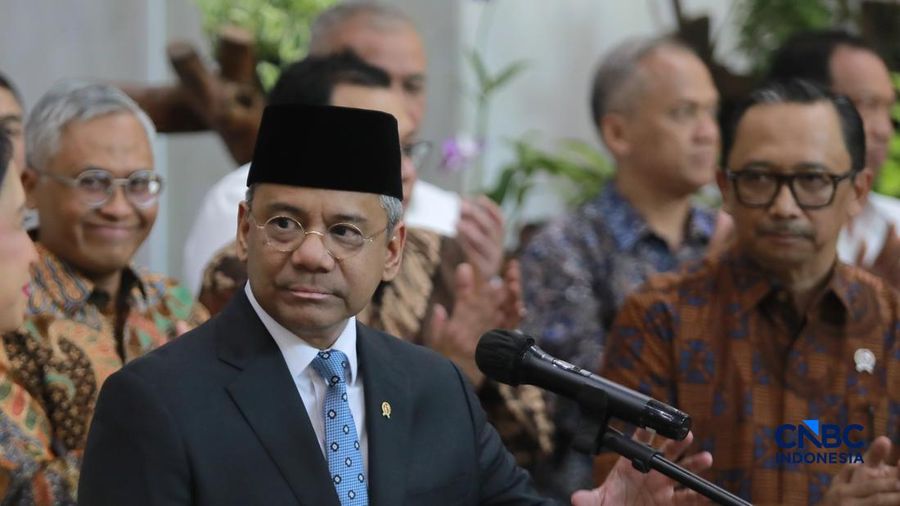 Suahasil Nazara memberikan keterangan pers kepada media di Gedung Djuanda Kementerian Keuangan, Jakarta, Senin, (14/9/2026). (CNBC Indonesia/Muhammad Sabki)
