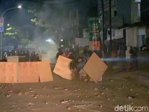 Video: Tawuran Busur-Bom Molotov di Borong Raya Makassar Pecah Lagi