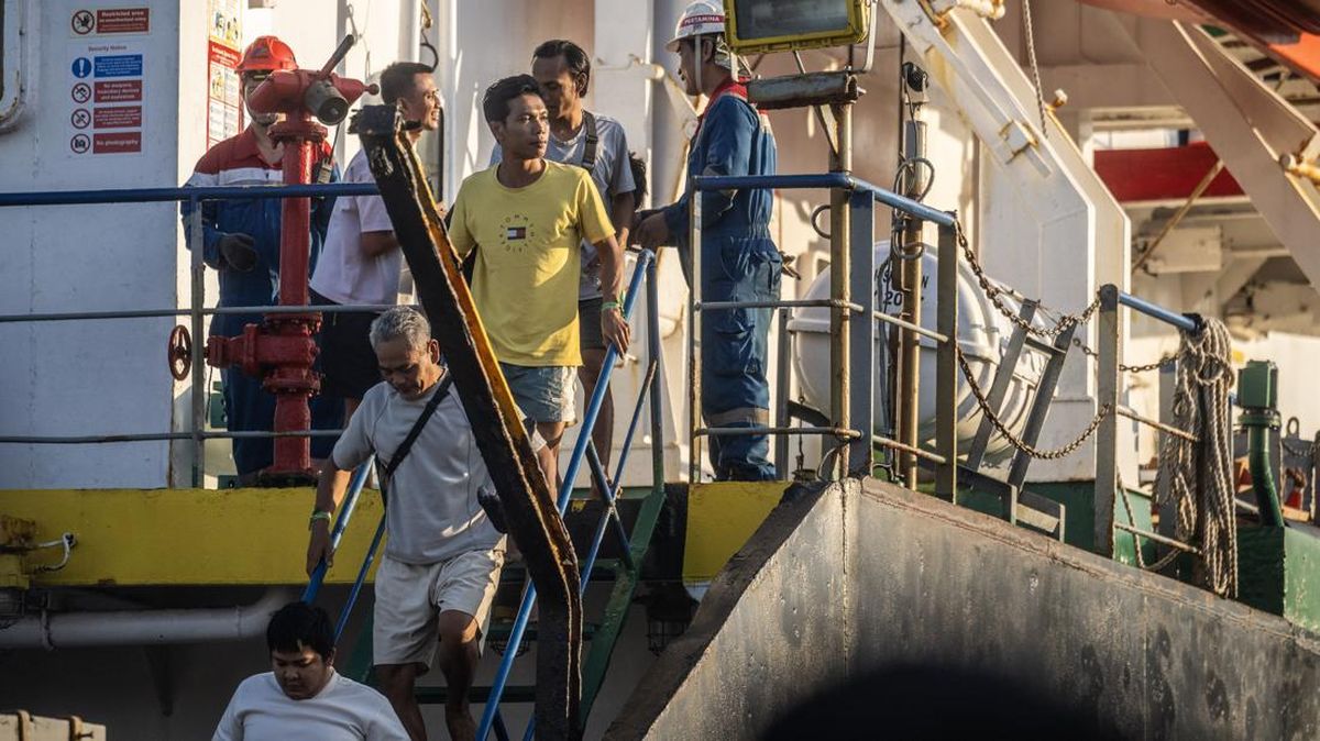 kapal di Laut Jawa Bantu Cari Korban KMP Virgo 8