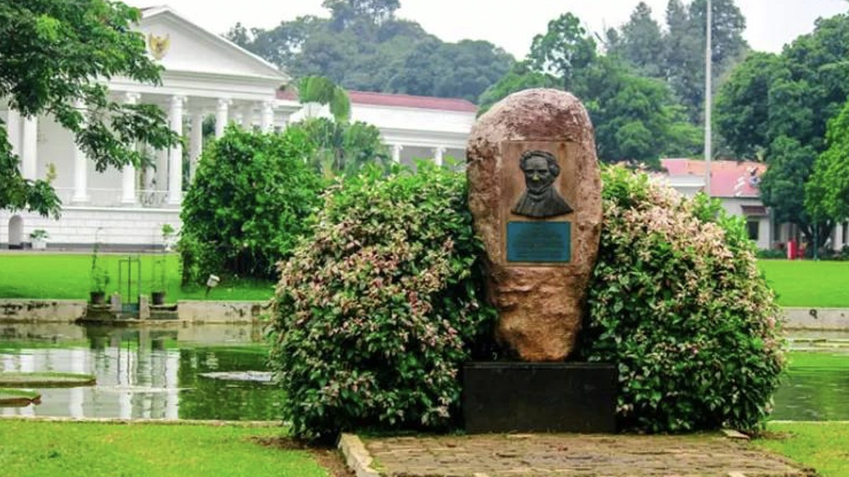 Di Balik Tugu Reinwardt, Ada Sejarah Panjang Kebun Raya Bogor