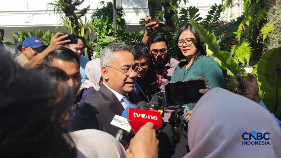Wakil Menteri Keuangan RI, Suahasil Nazara saat tiba di Istana Negara, Jakarta, Senin (14/9/2026). (CNBC Indonesia/Emir Yanwardhana)
