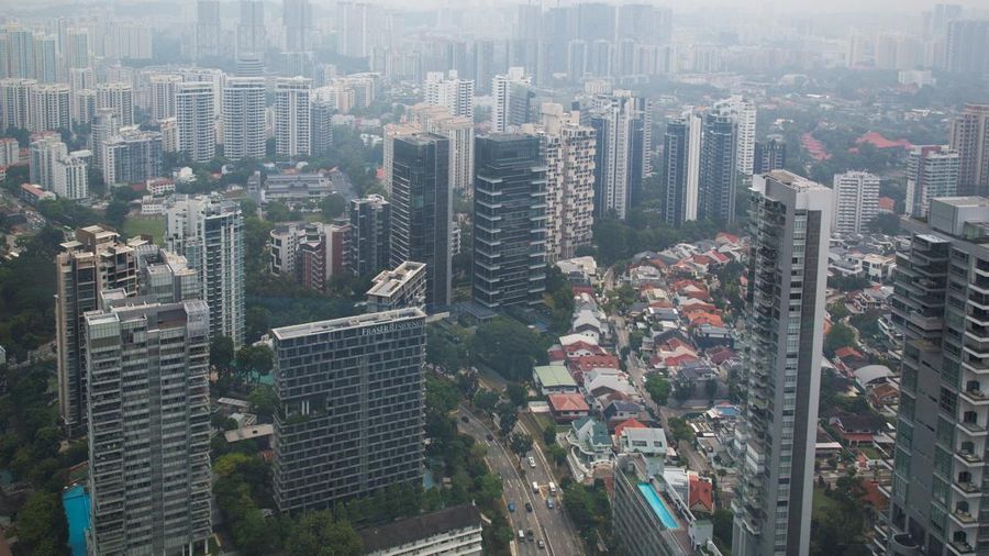 Bangunan hunian dan komersial diselimuti kabut asap di Orchard Road, Singapura, pada 15 September 2026. Bangunan hunian dan komersial diselimuti kabut asap di Orchard Road, Singapura, pada 15 September 2026. (REUTERS/Ore Huiying)