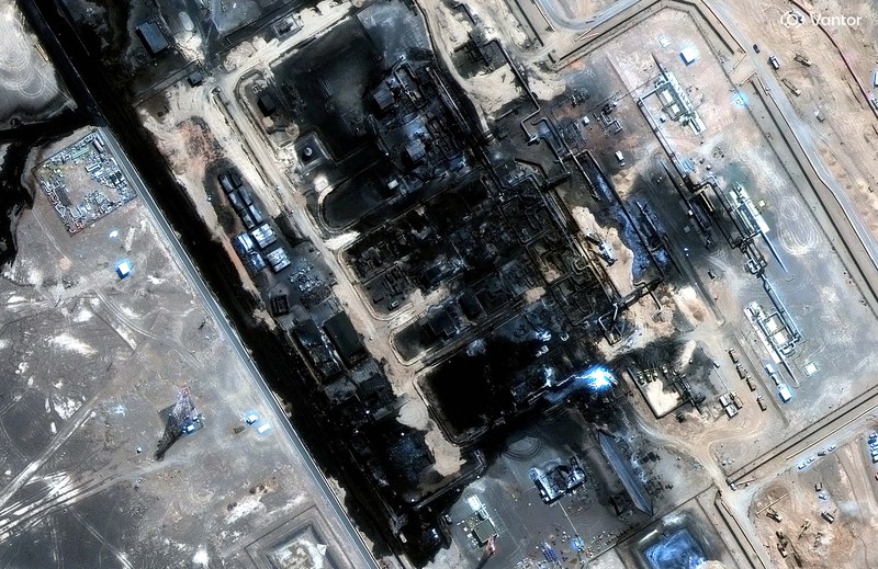 Citra satelit memperlihatkan jalur pipa Timur-Barat Arab Saudi yang membentang melintasi Semenanjung Arab, setelah serangan yang hancur, Jumat (11/9/2026). (Vantor/Handout via REUTERS)