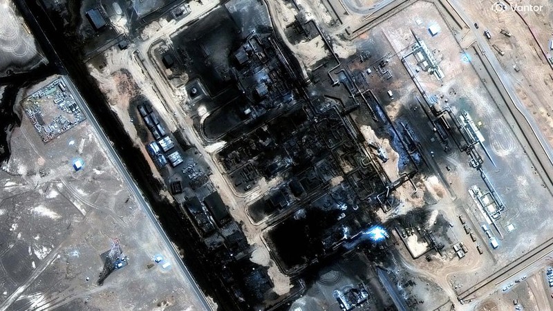 Citra satelit memperlihatkan jalur pipa Timur-Barat Arab Saudi yang membentang melintasi Semenanjung Arab, setelah serangan yang hancur, Jumat (11/9/2026). (Vantor/Handout via REUTERS)