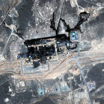 Citra satelit memperlihatkan jalur pipa Timur-Barat Arab Saudi yang membentang melintasi Semenanjung Arab, setelah serangan yang hancur, Jumat (11/9/2026). (Vantor/Handout via REUTERS)
