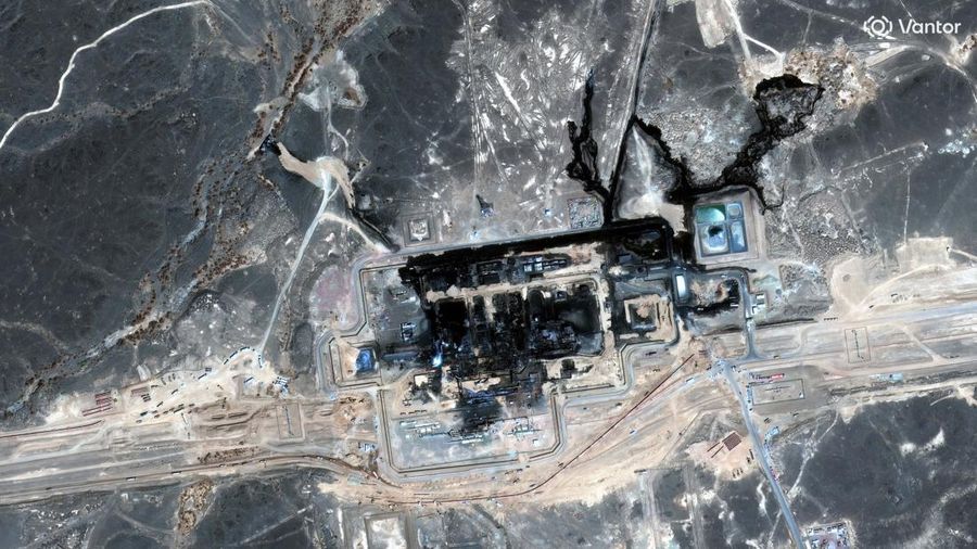 Citra satelit memperlihatkan jalur pipa Timur-Barat Arab Saudi yang membentang melintasi Semenanjung Arab, setelah serangan yang hancur, Jumat (11/9/2026). (Vantor/Handout via REUTERS)