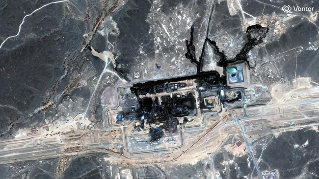 Siaga Krisis, Citra Satelit Pipa Minyak Saudi Hancur Dibombardir