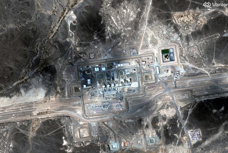 Citra satelit memperlihatkan jalur pipa Timur-Barat Arab Saudi yang membentang melintasi Semenanjung Arab, setelah serangan yang hancur, Jumat (11/9/2026). (Vantor/Handout via REUTERS)