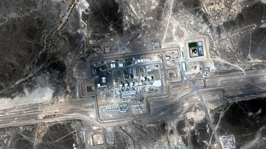Citra satelit memperlihatkan jalur pipa Timur-Barat Arab Saudi yang membentang melintasi Semenanjung Arab, setelah serangan yang hancur, Jumat (11/9/2026). (Vantor/Handout via REUTERS)