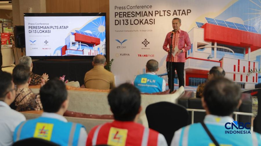 Director of HR and Public Relations PT Trans Retail Indonesia,Satria Hamid memberikan kata sambutan sebagai perwakilan CT Corpora dan PT Trans Retail Indonesia dalam acara Peresmian PLTS Atap di 13 Lokasi di Trans mall Cempaka Putih, Jakarta, Selasa,