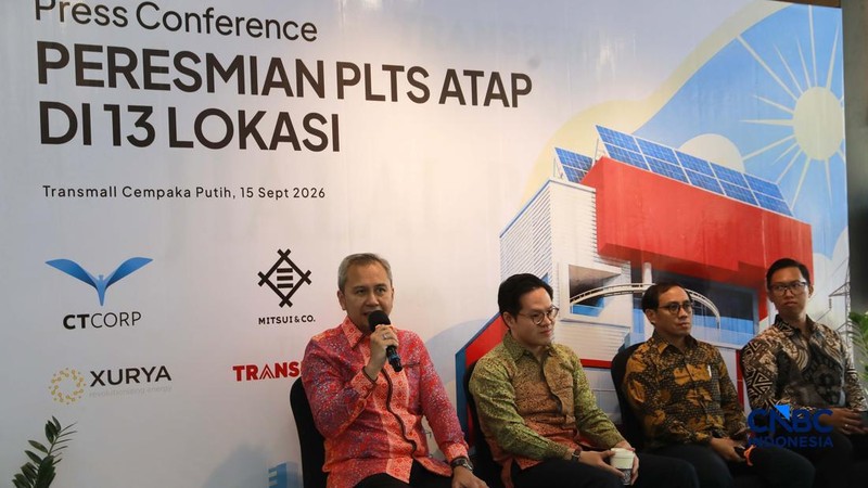 Director of HR and Public Relations PT Trans Retail Indonesia,Satria Hamid memberikan keterangan pers sebagai perwakilan CT Corpora dan PT Trans Retail Indonesia dalam acara Peresmian PLTS Atap di 13 Lokasi di Trans mall Cempaka Putih, Jakarta, Selas