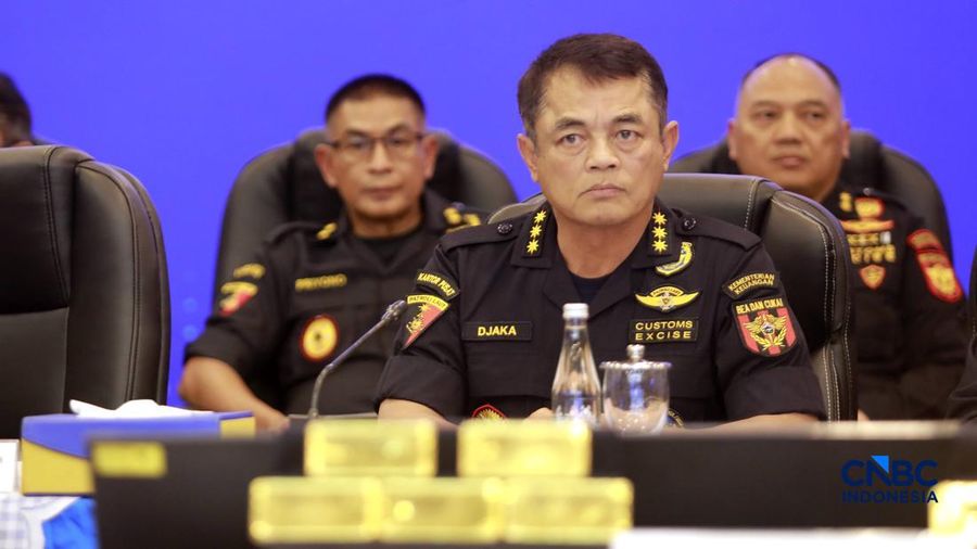 Direktur Jenderal Bea dan Cukai, Djaka Budhi Utama saat menghadiri konferensi pers Penindakan Ekspor ilegal emas oleh Direktorat Jendral Bea dan Cukai di Kantor Pusat Bea Cukai, Jakarta, Selasa (15/9/2026). (CNBC Indonesia/Muhammad Sabki)