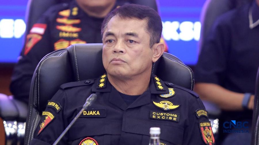 Direktur Jenderal Bea dan Cukai, Djaka Budhi Utama saat menghadiri konferensi pers Penindakan Ekspor ilegal emas oleh Direktorat Jendral Bea dan Cukai di Kantor Pusat Bea Cukai, Jakarta, Selasa (15/9/2026). (CNBC Indonesia/Muhammad Sabki)
