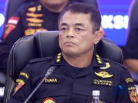 Direktur Jenderal Bea dan Cukai, Djaka Budhi Utama saat menghadiri konferensi pers Penindakan Ekspor ilegal emas oleh Direktorat Jendral Bea dan Cukai di Kantor Pusat Bea Cukai, Jakarta, Selasa (15/9/2026). (CNBC Indonesia/Muhammad Sabki)