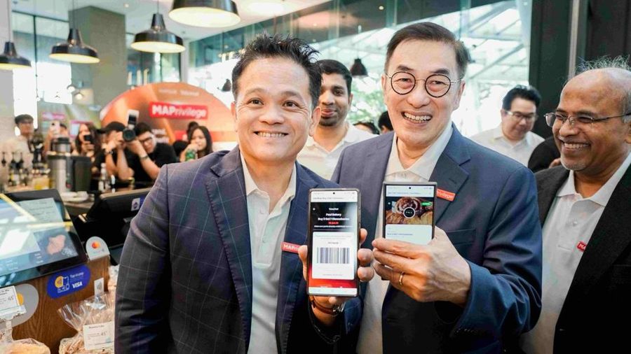Direktur Marketing Telkomsel, Lionel Chng dan Direktur MAP, Handaka Santosa. (Istimewa)