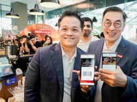 Direktur Marketing Telkomsel, Lionel Chng dan Direktur MAP, Handaka Santosa. (Istimewa)