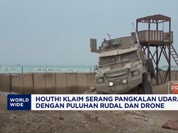 Houthi Serang Pangkalan Udara Saudi dengan Puluhan Rudal