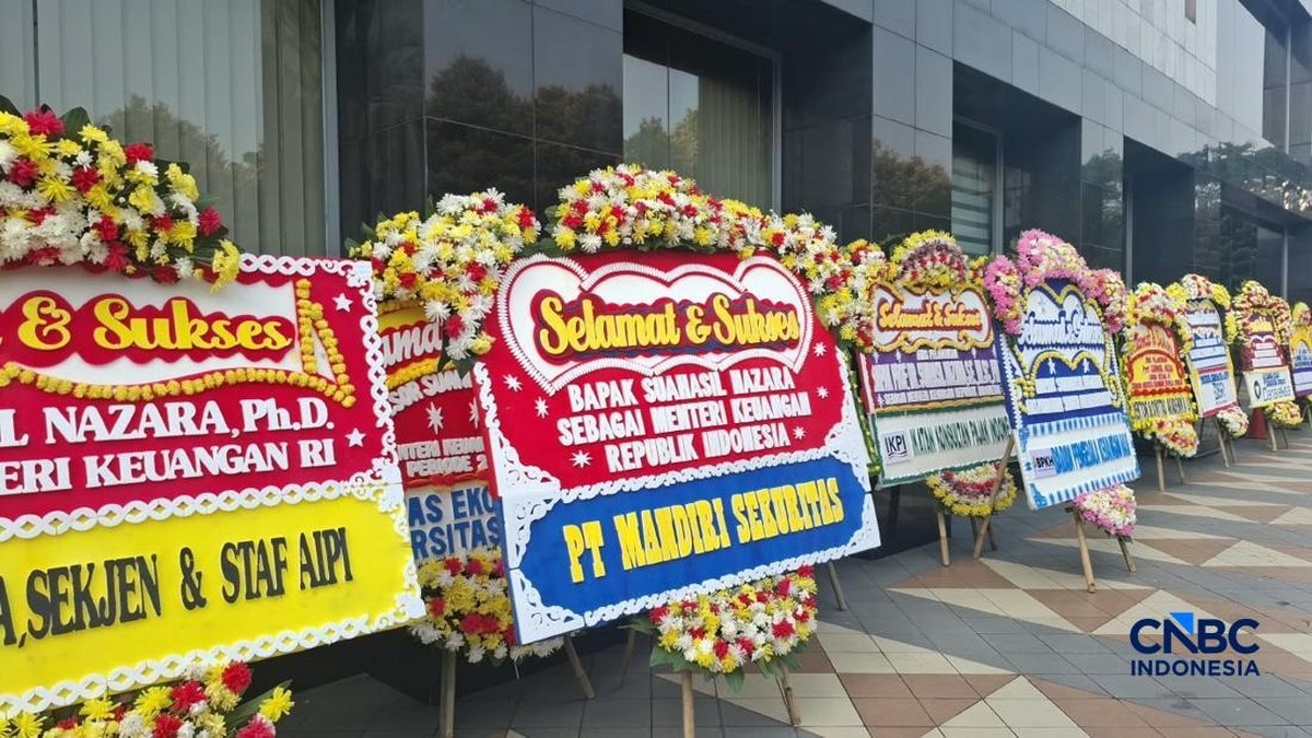 Pergantian di Kemenkeu: Suahasil Nazara Resmi Mengemudikan Kebijakan Fiskal, Karangan Bunga Jadi Penanda Transisi