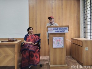 Raih Beasiswa ICCR, Lulusan UNY Ini Kuliah Gratis di Gujarat University India