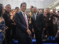 Menteri Keuangan Suahasil Nazara dan Mantan Menteri  Keuangan Purbaya Yudhi Sadewa usai acara Serah Terima Jabatan Menteri Keuangan di Gedung Juanda II, Kementerian Kuangan, Jakarta, Selasa (15/9/2026). (CNBC Indonesia/Faisal Rahman)