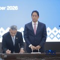 Menteri Keuangan Suahasil Nazara (kiri) dan Mantan Menteri Keuangan Purbaya Yudhi Sadewa (kanan) saat acara Serah Terima Jabatan Menteri Keuangan di Gedung Juanda II, Kementerian Kuangan, Jakarta, Selasa (15/9/2026). (CNBC Indonesia/Faisal Rahman)