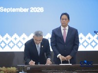Menteri Keuangan Suahasil Nazara (kiri) dan Mantan Menteri Keuangan Purbaya Yudhi Sadewa (kanan) saat acara Serah Terima Jabatan Menteri Keuangan di Gedung Juanda II, Kementerian Kuangan, Jakarta, Selasa (15/9/2026). (CNBC Indonesia/Faisal Rahman)