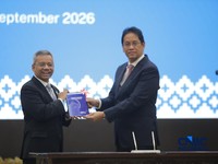 Menteri Keuangan Suahasil Nazara (kiri) dan Mantan Menteri Keuangan Purbaya Yudhi Sadewa (kanan) saat acara Serah Terima Jabatan Menteri Keuangan di Gedung Juanda II, Kementerian Kuangan, Jakarta, Selasa (15/9/2026). (CNBC Indonesia/Faisal Rahman)