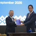 Menteri Keuangan Suahasil Nazara (kiri) dan Mantan Menteri Keuangan Purbaya Yudhi Sadewa (kanan) saat acara Serah Terima Jabatan Menteri Keuangan di Gedung Juanda II, Kementerian Kuangan, Jakarta, Selasa (15/9/2026). (CNBC Indonesia/Faisal Rahman)