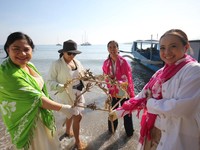 PT ANTAM (Persero) Tbk (ANTM) bersama peserta Women On The Move 2026 memperkuat komitmen terhadap pelestarian lingkungan melalui aksi konservasi laut bertajuk The Blue Legacy: An Exclusive Ocean Conservation Experience With ANTAM di Medana Bay, Lombo