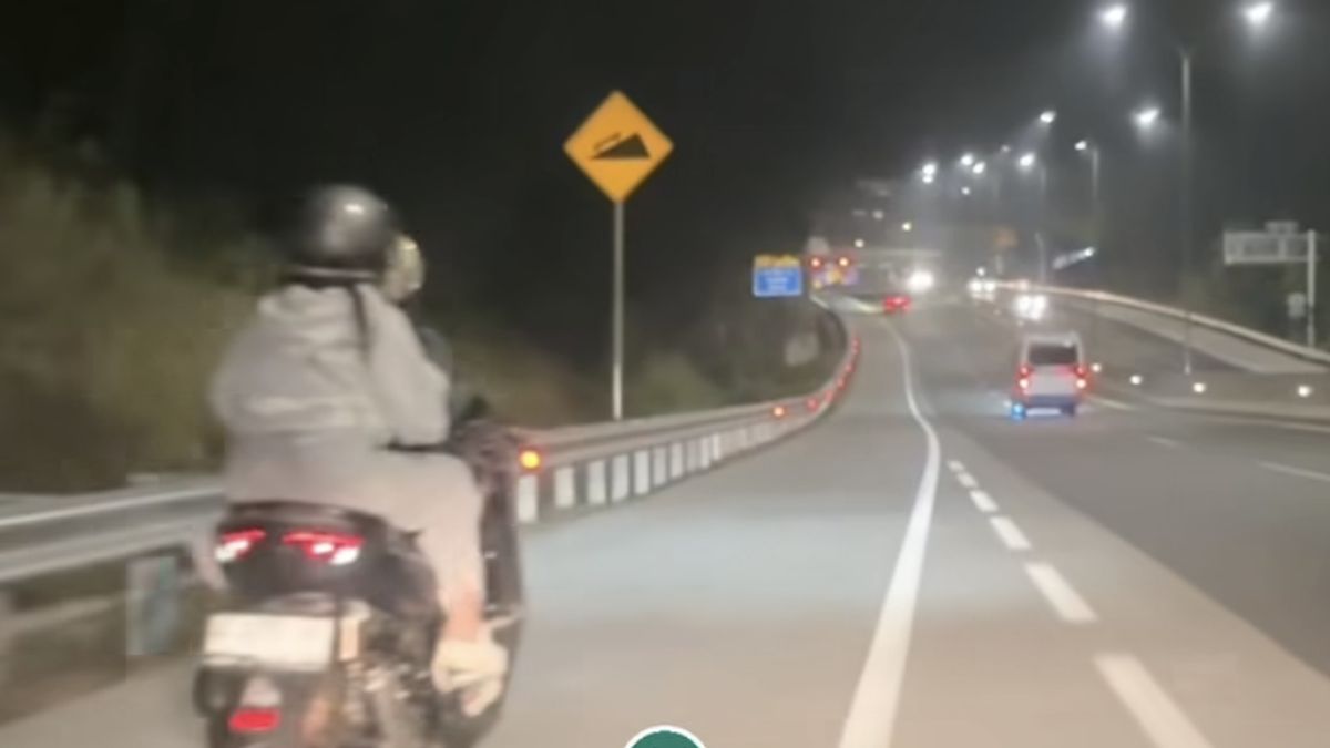 Viral 2 Wanita Motoran Pakai NMax Nyasar Masuk Tol Bawen Semarang