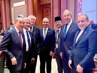 (Dari kiri ke kanan) Menlu China Wang Yi, Menlu India Subrahmanyam Jaishankar, Menlu Kazakhstan Mukhtar Tleuberdi, Menlu Mesir Badr Abdelatty, Menlu Indonesia Sugiono, Menlu Rusia Sergey Lavrov, Menlu Iran Abbas Araghchi di sela-sela KTT BRICS ke-18