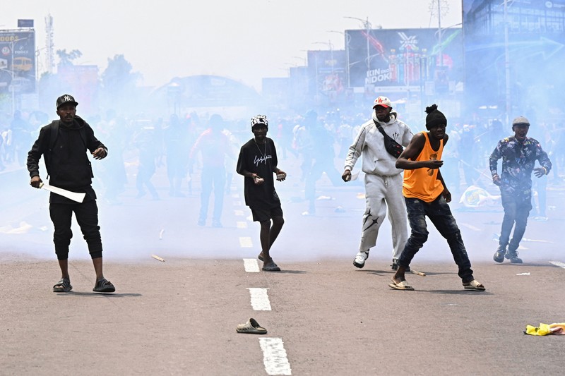 Demonstrasi menentang rencana perubahan konstitusi di Republik Demokratik Kongo, yang membuka jalan bagi Presiden Felix Tshisekedi untuk mencalonkan diri ke masa jabatan ketiga, Rabu (16/9/2026). (REUTERS/Arsene Mpiana)