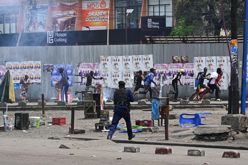 Demonstrasi menentang rencana perubahan konstitusi di Republik Demokratik Kongo, yang membuka jalan bagi Presiden Felix Tshisekedi untuk mencalonkan diri ke masa jabatan ketiga, Rabu (16/9/2026). (REUTERS/Arsene Mpiana)