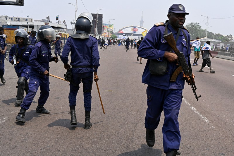 Demonstrasi menentang rencana perubahan konstitusi di Republik Demokratik Kongo, yang membuka jalan bagi Presiden Felix Tshisekedi untuk mencalonkan diri ke masa jabatan ketiga, Rabu (16/9/2026). (REUTERS/Arsene Mpiana)