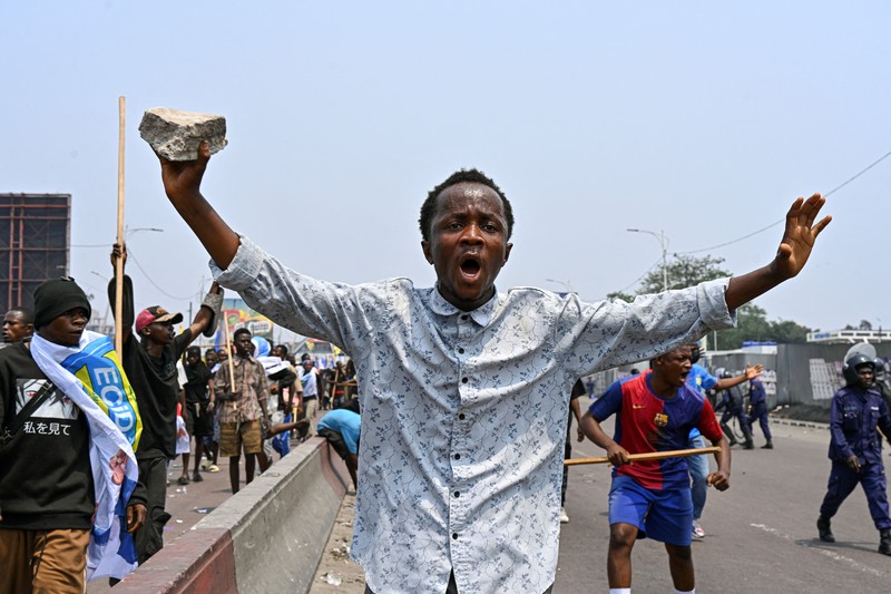 Demonstrasi menentang rencana perubahan konstitusi di Republik Demokratik Kongo, yang membuka jalan bagi Presiden Felix Tshisekedi untuk mencalonkan diri ke masa jabatan ketiga, Rabu (16/9/2026). (REUTERS/Arsene Mpiana)