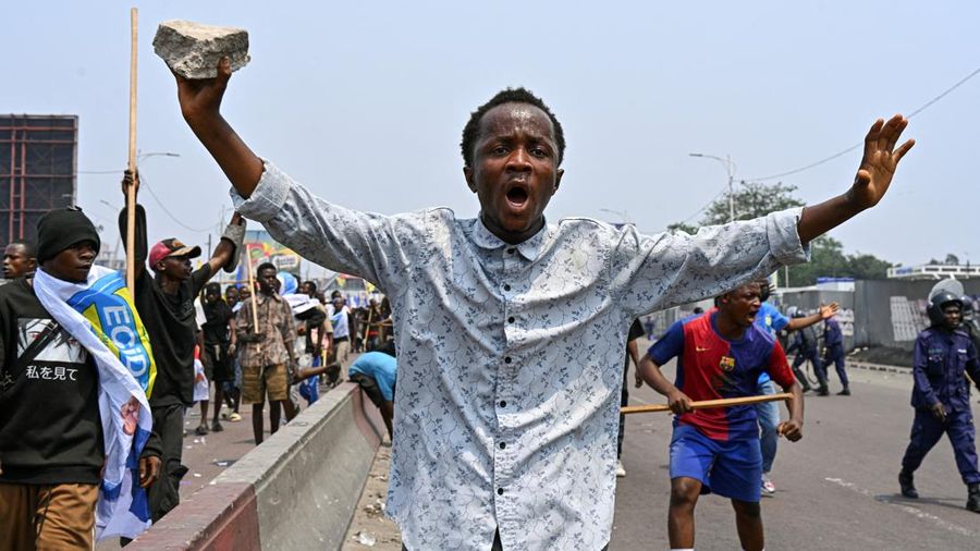 Demonstrasi menentang rencana perubahan konstitusi di Republik Demokratik Kongo, yang membuka jalan bagi Presiden Felix Tshisekedi untuk mencalonkan diri ke masa jabatan ketiga, Rabu (16/9/2026). (REUTERS/Arsene Mpiana)