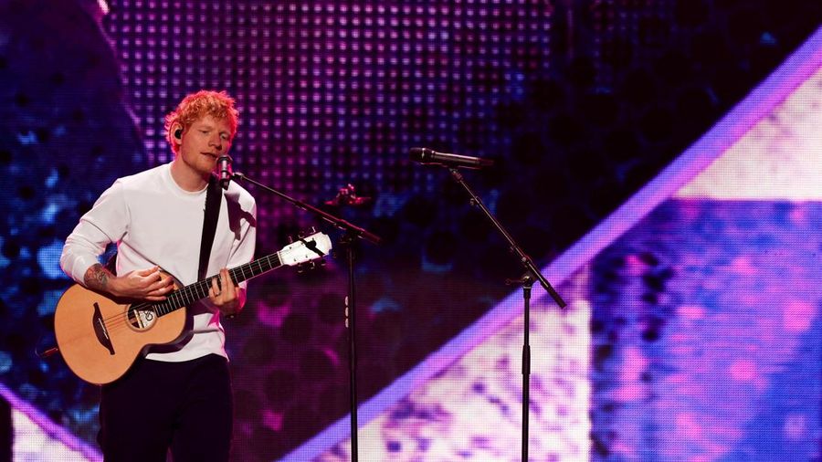 Ed Sheeran tampil dalam konser iHeartRadio Jingle Ball di Madison Square Garden, New York City, AS. (REUTERS/Kylie Cooper)