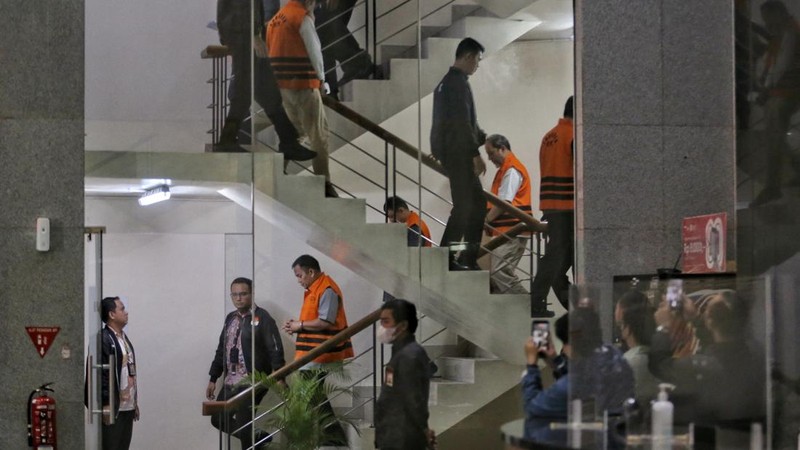Komisi Pemberantasan Korupsi (KPK) menetapkan delapan orang sebagai tersangka dalam kasus dugaan suap terkait pengurusan Hak Guna Bangunan (HGB) di Kabupaten Bogor, Jawa Barat.