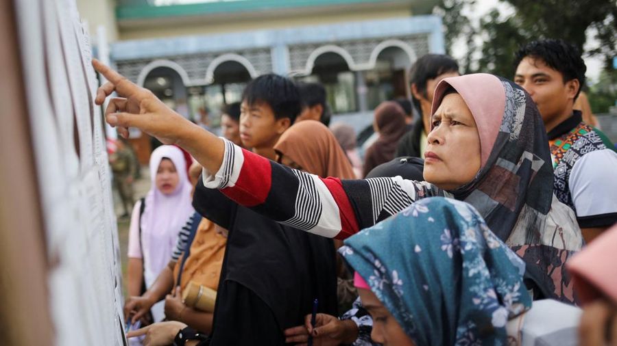 Pemilihan parlemen pertama Daerah Otonom Bangsamoro di Mindanao Muslim (BARMM), di luar Sekolah Dasar Sero Central, Kota Cotabato, Filipina, Senin (14/9/2026). (REUTERS/Manman Dejeto)
