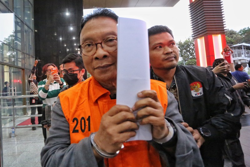 Presiden Direktur PT Summarecon Agung Tbk. (SMRA) Adrianto Pitoyo Adhi mengenakan rompi oranye usai omisi Pemberantasan Korupsi (KPK) menetapkan sebagai tersangka dalam kasus dugaan suap terkait pengurusan Hak Guna Bangunan (HGB) di Kabupaten Bogor, Jawa Barat. (Dok. Detikcom/Ari Saputra)