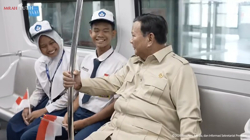 Presiden Prabowo Subianto melakukan uji coba perjalanan LRT Jakarta rute Kelapa Gading-Manggarai, Rabu (16/9/2026).