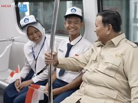 Presiden Prabowo Subianto melakukan uji coba perjalanan LRT Jakarta rute Kelapa Gading-Manggarai, Rabu (16/9/2026). (Tangkapan Layar Youtube/Sekretariat Presiden)