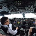 Raja Thailand Maha Vajiralongkorn menerbangkan sendiri pesawat kerajaannya menuju Hanoi, Vietnam, untuk kunjungan kenegaraan pada hari Senin (14/9). (Tangkapan layar @channelnewsasia)