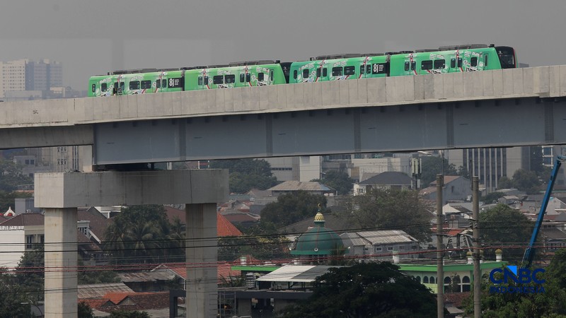 Presiden Prabowo Subianto melakukan uji coba perjalanan LRT Jakarta rute Kelapa Gading-Manggarai, Rabu (16/9/2026). (Tangkapan Layar Youtube/Sekretariat Presiden)
