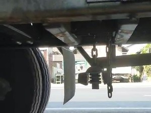 Viral Sopir Tidur Berujung Aki-Ban Serep Truk Raib di Tepi Jalan Pasuruan