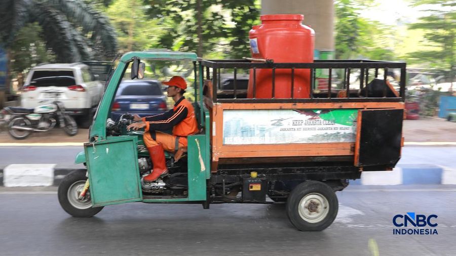 Deretan gedung bertingkat saat Ibu Kota menghadapi periode kemarau dan potensi kekeringan meteorologis terlihat di kawasan Jakarta, Kamis (17/9/2026).