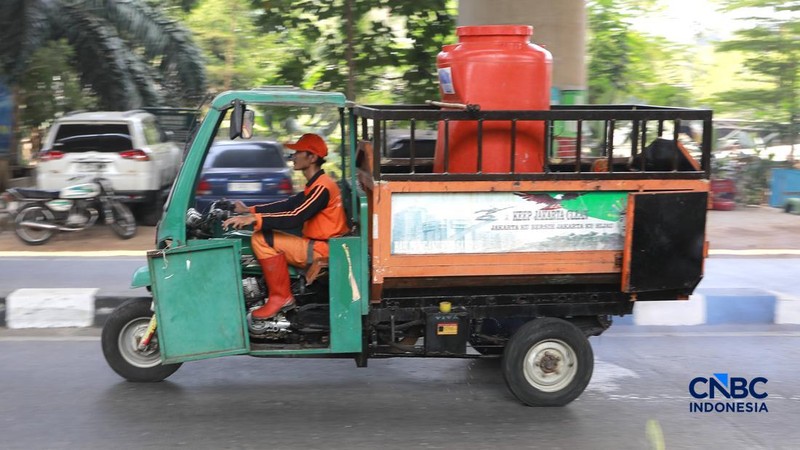 Deretan gedung bertingkat saat Ibu Kota menghadapi periode kemarau dan potensi kekeringan meteorologis terlihat di kawasan Jakarta, Kamis (17/9/2026).