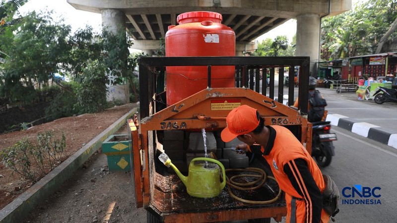 Deretan gedung bertingkat saat Ibu Kota menghadapi periode kemarau dan potensi kekeringan meteorologis terlihat di kawasan Jakarta, Kamis (17/9/2026).