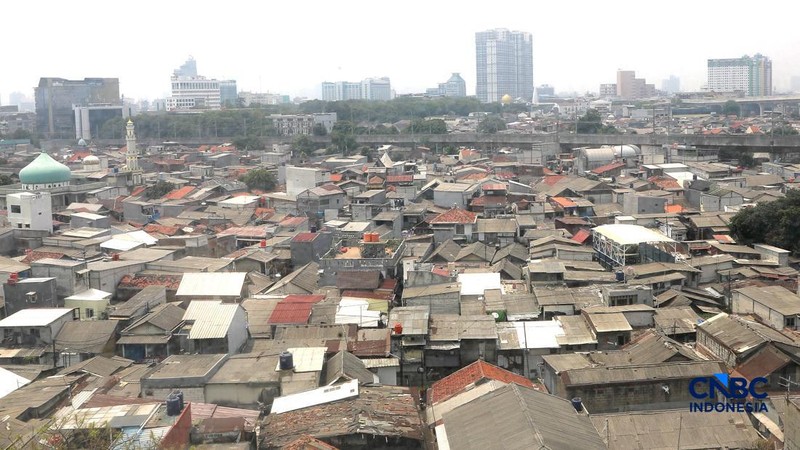 Deretan gedung bertingkat saat Ibu Kota menghadapi periode kemarau dan potensi kekeringan meteorologis terlihat di kawasan Jakarta, Kamis (17/9/2026).